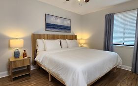 Poolside Condo In Surfside Beach